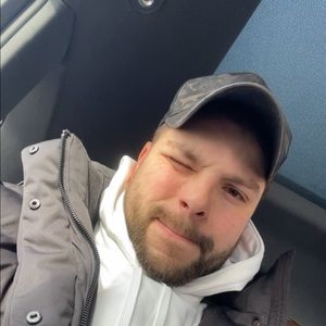 Meet your Posher, Carlos